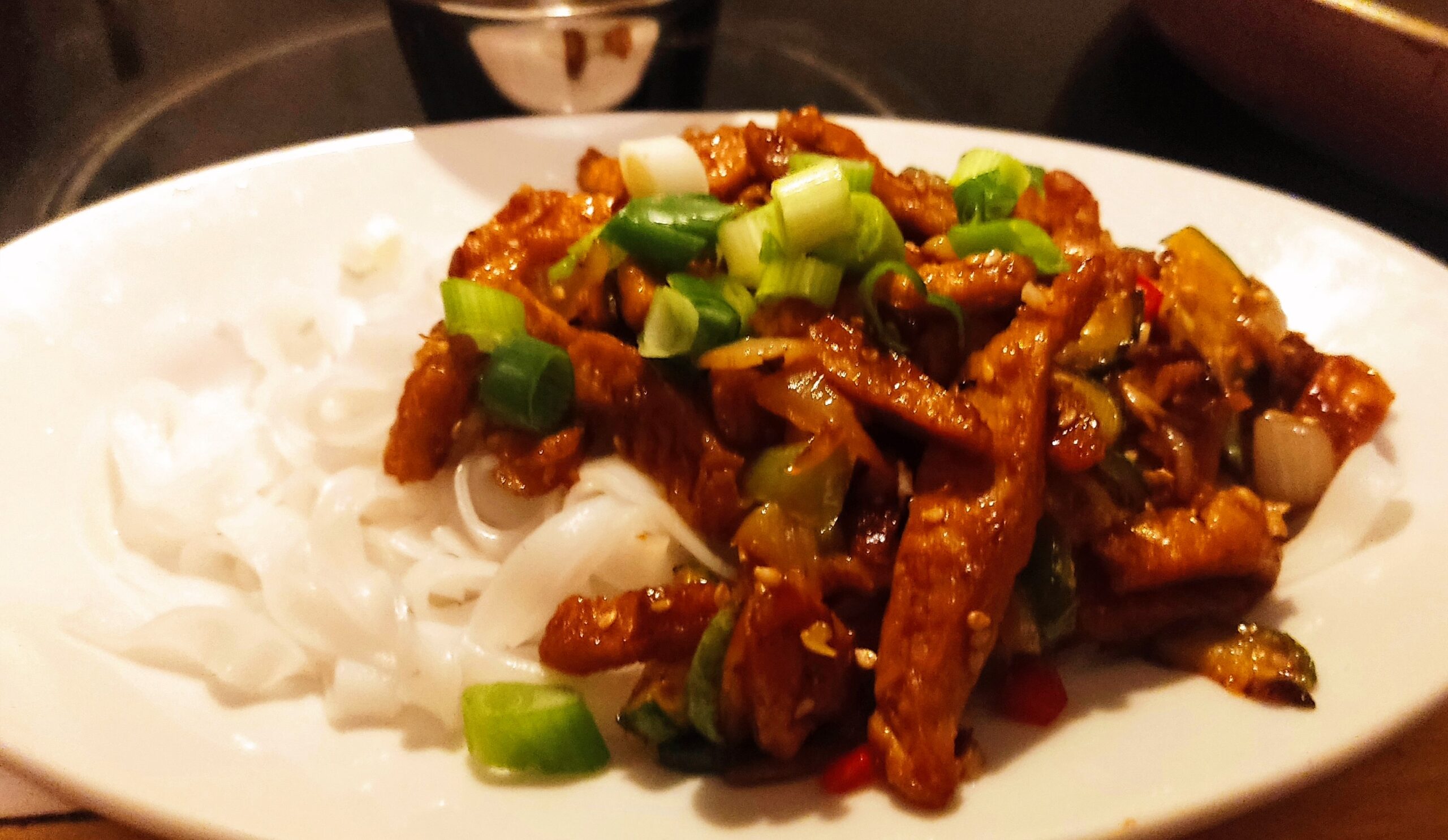 Szechuan Geschnetzeltes mit Reisnudeln